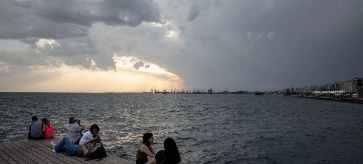 Φθινοπωρινός ο καιρός την Κυριακή -Τοπικές βροχές